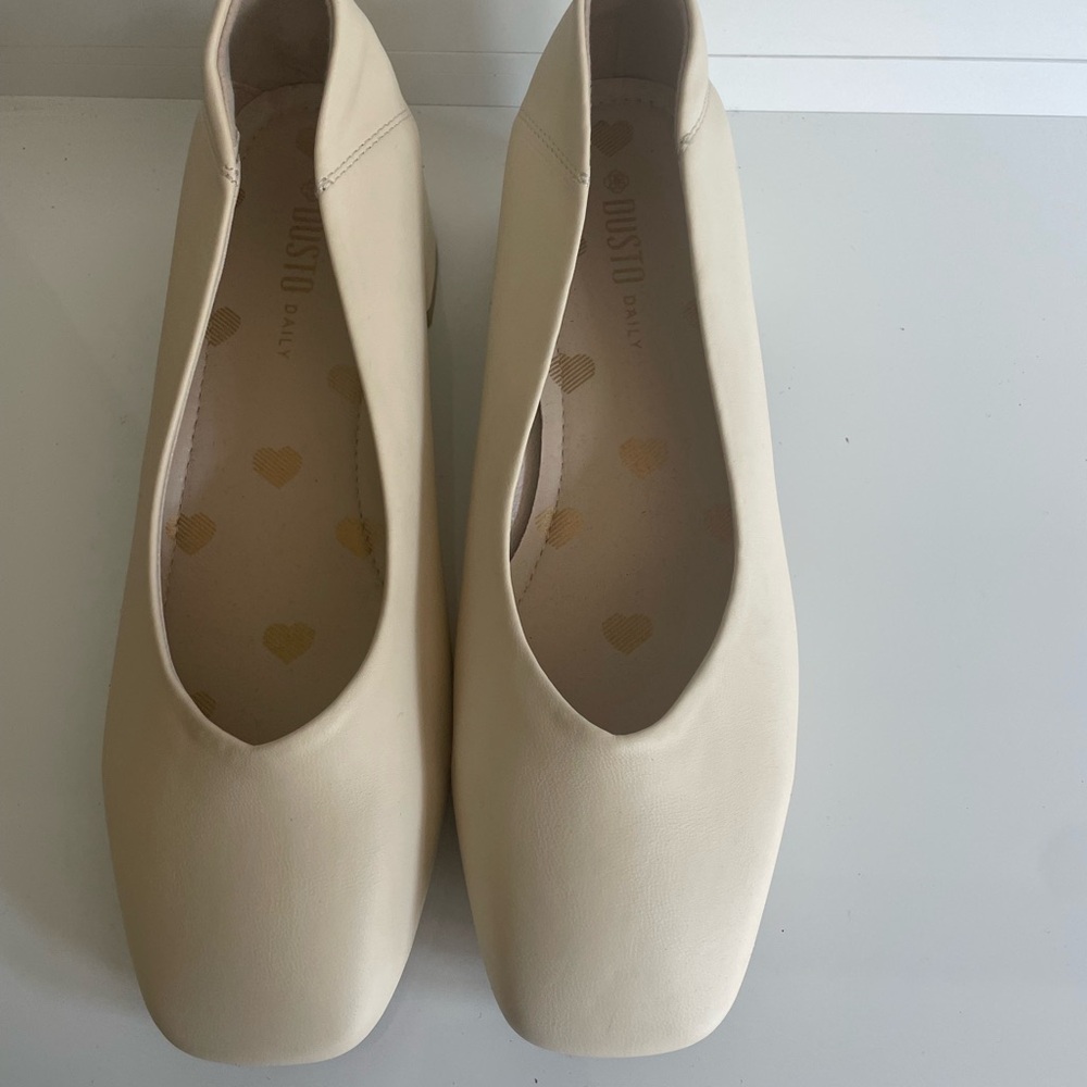 Cream Flats Minimalist Design Loafers